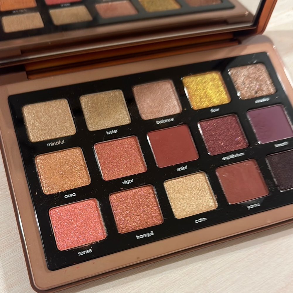 Neutral & Warm Eyeshadow Palette - Mixed Metallic and Matte Shades - Picture 2 of 6
